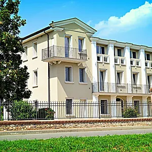 https://villa-parco-lonato.it-lombardy.com